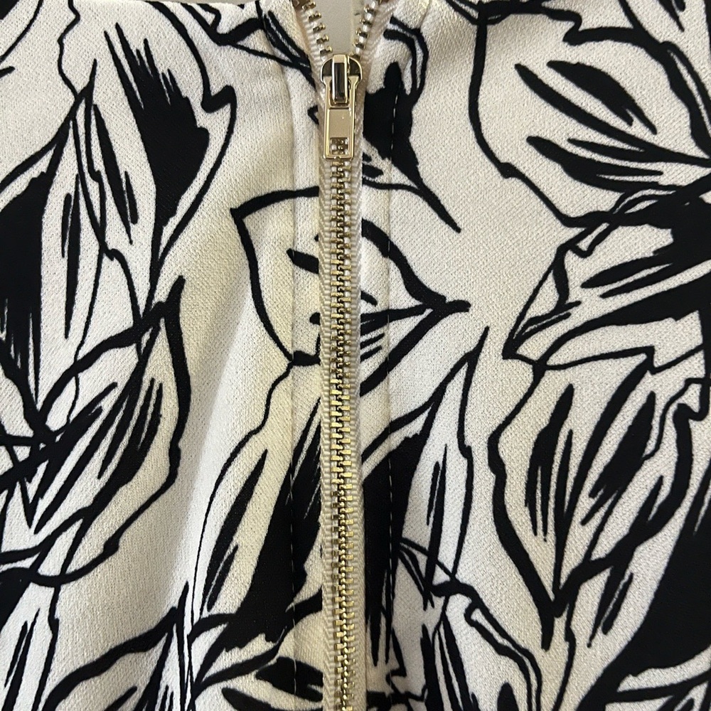 MELLODAY Monochrome Leaf Pattern Blouse - Picture 5 of 8